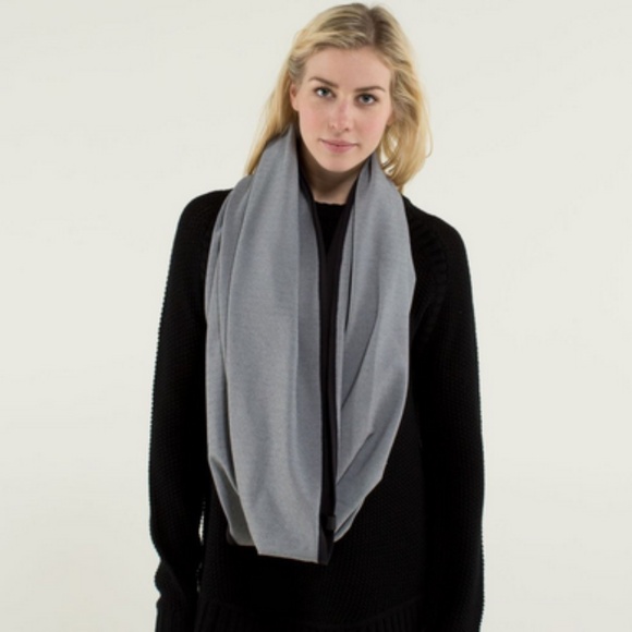 Lululemon Black and White Striped Vinyasa Scarf/Wrap *Rulu, One Size - Picture 2 of 9